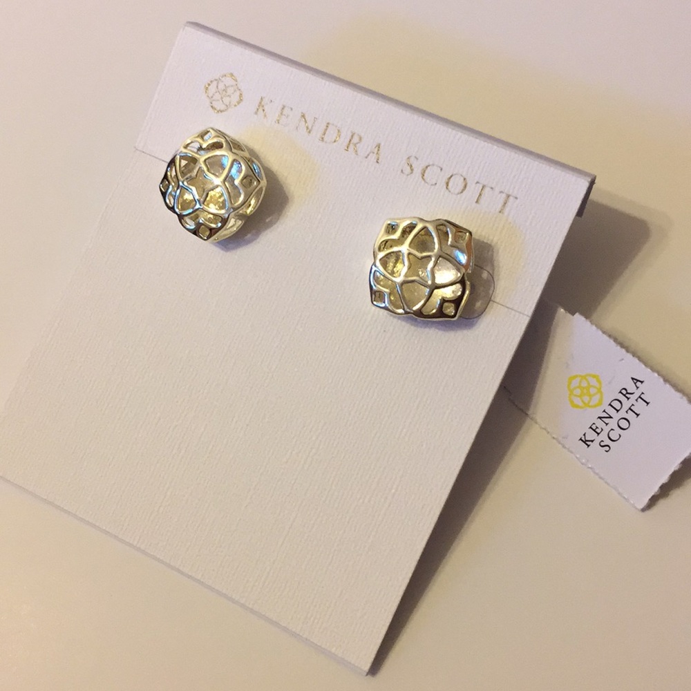 ✨Gold Kendra Scott Tima stud earrings